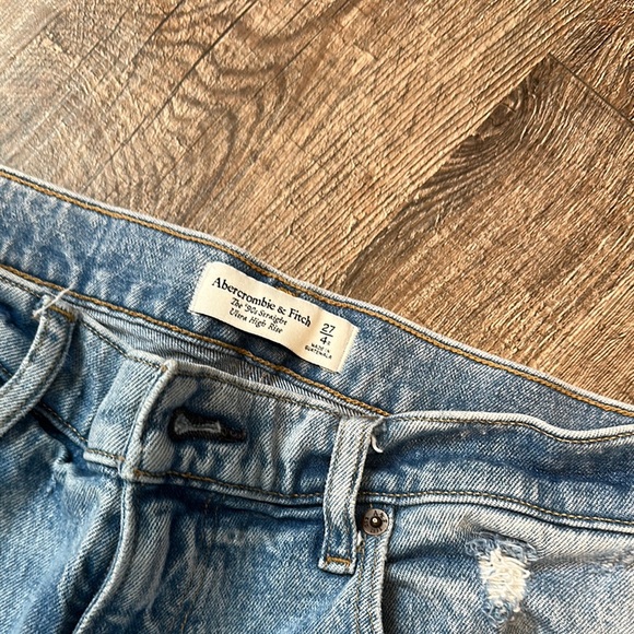 Abercrombie & Fitch Distressed Women's Jeans - Picture 2 of 2